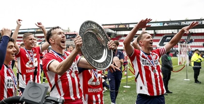 Figuraccia Farioli, è il 5 maggio dell'Ajax: buttato un campionato, trionfa il Psv di Perisic