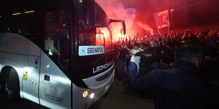 Napoli a un passo dallo Scudetto: in migliaia all’aeroporto per Conte e la squadra