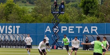 Luis Enrique dalla gru: il Psg si prepara così all'Inter e alla finale di Champions