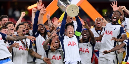 Tottenham, una festa attesa 41 anni: gioia folle in campo, United nell'incubo