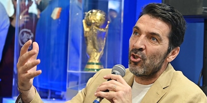 Conte alla Juve, Buffon frena: "Non è così scontato". Poi l'applauso all'Inter