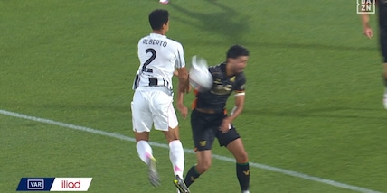 Alberto Costa, eurogol da Juve: il Var interviene e lo annulla