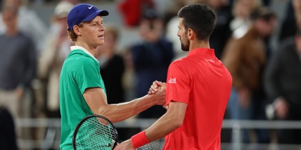 Sinner, l'inchino a Djokovic "il migliore" e il limite da superare con Alcaraz: "ne senti l'aura"