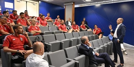 Allegri prof a Coverciano davanti a Fabregas e Hamsik: "Bisogna far esprimere i calciatori"