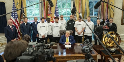 La domanda di Trump fa calare il gelo, interviene Comolli: risposta da applausi