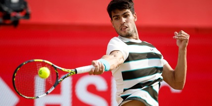 Alcaraz vince il derby ed è finale al Queen's contro una sorpresa