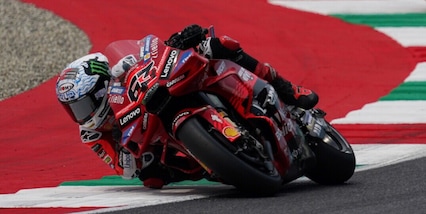 Marquez domina e vince al Mugello davanti al fratello. Di Giannantonio beffa Bagnaia