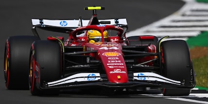 Silverstone, Ferrari amara: Hamilton ci crede ma la pole è di Verstappen davanti alle McLaren