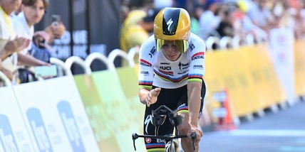 Fulmine Evenepoel. In giallo va Pogacar. Affini, podio d’onore