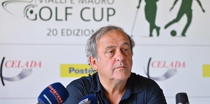 Platini shock, rapina in casa con lui presente: rubati trofei e medaglie