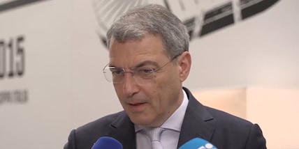 Comolli avverte Vlahovic e Weah: "Senza offerta giusta si resta ai margini. Juve come il Liverpool"