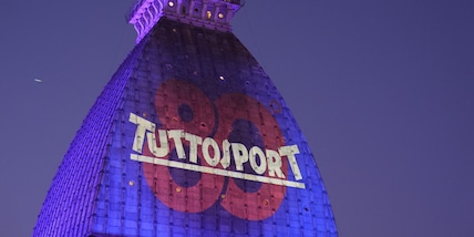 Quanto amore per gli 80 anni di Tuttosport! Mole, messaggi d'auguri, affetto... E sarà una lunga festa