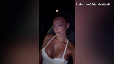 Chiara Frattesi in posa, Geolier "ruba" la scena