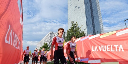 Vuelta, la passerella delle 23 squadre nel cuore di Torino