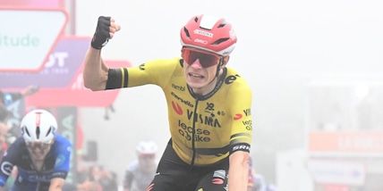 La Vuelta di Vingegaard: vittoria alla Pogacar e maglia rossa, suo il cuore della corsa