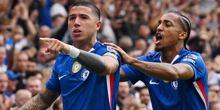 United in extremis col Burnley: serve un rigore al 97'. Derby al Chelsea, Fulham ko