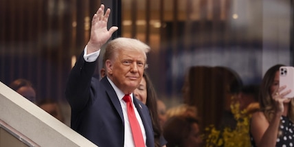 Trump è arrivato all'Arthur Ashe Stadium per Sinner-Alcaraz: saluti e sorrisi prima della finale