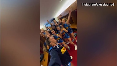 Volley, Italia femminile campione del mondo: la gioia nello spogliatoio!