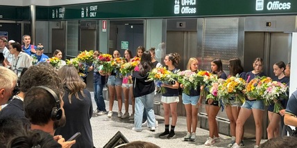 Bagno di folla a Malpensa per l'Italvolley di Velasco Campionesse del Mondo