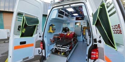 Schiacciato da un macchinario, muore operaio in centro Roma