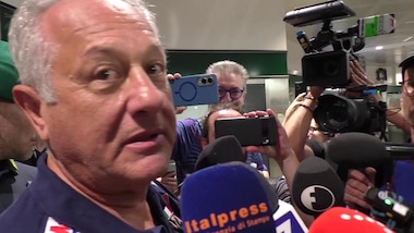 Velasco parla ma viene interrotto...dal suo cellulare