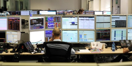 Lo Spread Btp-Bund scende a 81,7 punti, stabile l'Oat francese