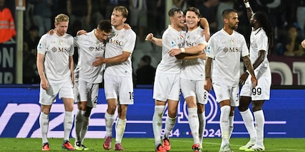 Napoli, i nuovi lanciano Conte. Tris alla Fiorentina e primo posto con la Juve