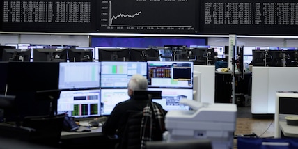 Borsa: l'Europa chiude in cauto rialzo e attende Powell