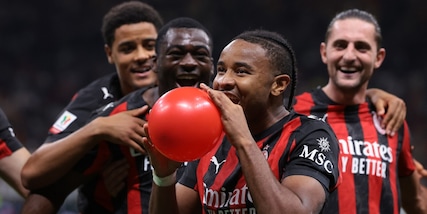 Nkunku, primo gol con il Milan e prima esultanza con un palloncino a San Siro!