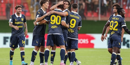 Cesena-Palermo pari, il Frosinone ne approfitta: manita e vetta. Primo punto Samp