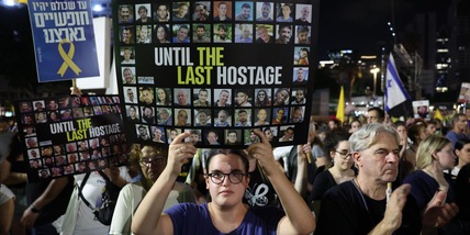 Migliaia di israeliani in piazza a Tel Aviv per la pace a Gaza