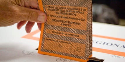 Nelle Marche affluenza definitiva al 50,01%, in calo di 10 punti
