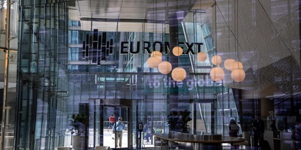 Borsa: Europa in ordine sparso, sale Wall Street, Milano +0,45%