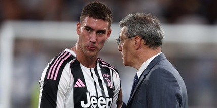 Vlahovic, dalle telefonate di Allegri alla freccia in Juve-Milan: ora prepara lo scherzetto