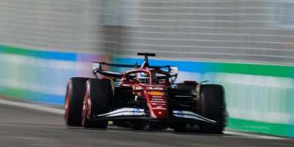 Russell in pole a Singapore, Ferrari in difficoltà: Hamilton davanti a Leclerc