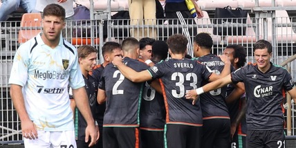 Palermo in vetta! Frosinone ko a Venezia,  prima vittoria per il Bari, il derby alla Reggiana