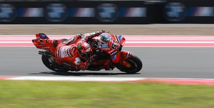 MotoGP Indonesia: Bagnaia cade, incidente Bezzecchi-Marquez e vince Aldeguer