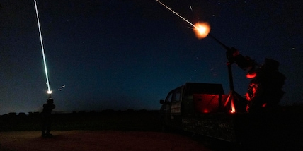 Treno con 110 italiani sfiorato da raid russi su Leopoli