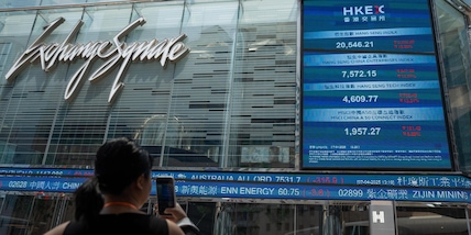 Borsa: Hong Kong poco mossa, apre a -0,06%