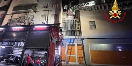 Incendio in condominio, tre morti nel Milanese