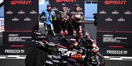 Bezzecchi è la luce Aprilia. La Ducati finisce al buio