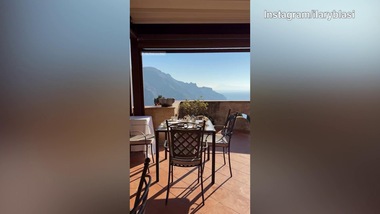 Costiera Amalfitana, il risveglio di Ilary Blasi