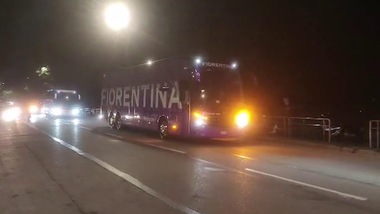 Milan-Fiorentina, i viola arrivano in pullman a San Siro