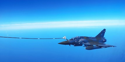 Macron, 'invieremo a Kiev altri missili e caccia Mirage'