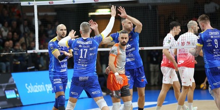 Il palazzetto settimo uomo in campo; Cuneo mette in difficoltà Piacenza