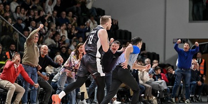 Il Derthona festeggia il ritorno in campo di Strautins battendo Varese