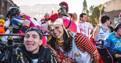 Da gladiatore o da pipistrello, Silvia Marsetti è la runner mascherata. Per solidarietà