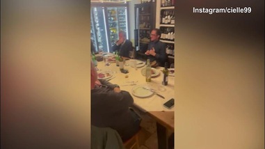 Lucarelli e il regalo per Protti che si commuove...