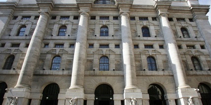 Borsa Milano ai massimi dal 2001, Ftse Mib oltre 45.000