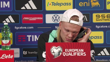 Haaland snobba Pio Esposito: "Non so molto di lui"